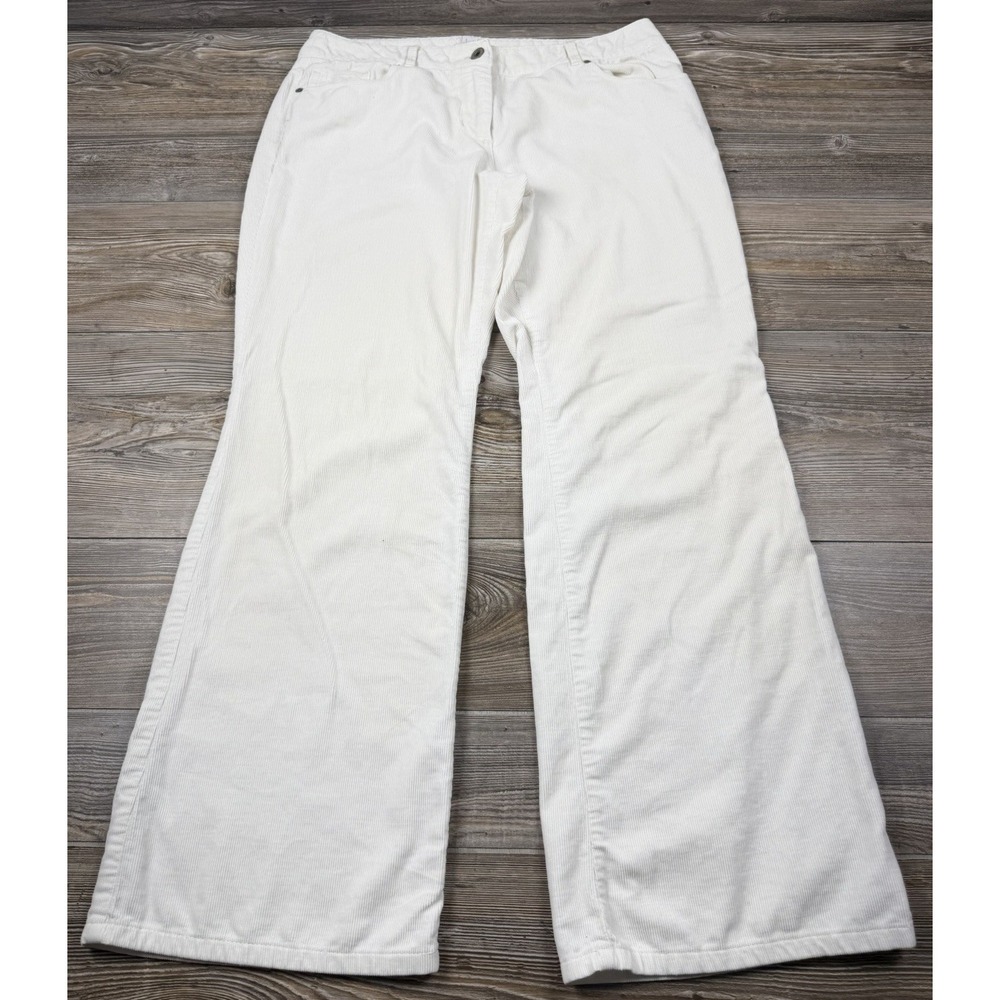 Chicos Womens Size 0.5 (US 6) Cream Corduroy Pants Flare Pockets Soft Stretch